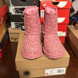 Toddler Girls Classic Glitter Leopard Uggs Size 9C!!